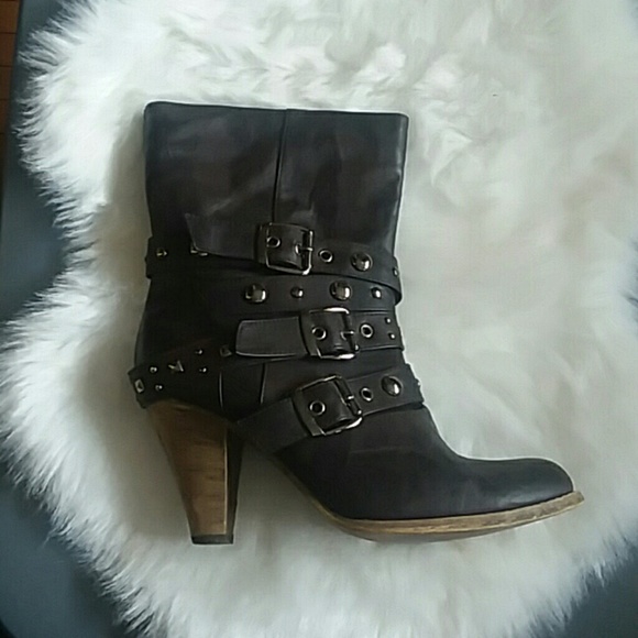 Boots - Picture 2 of 8